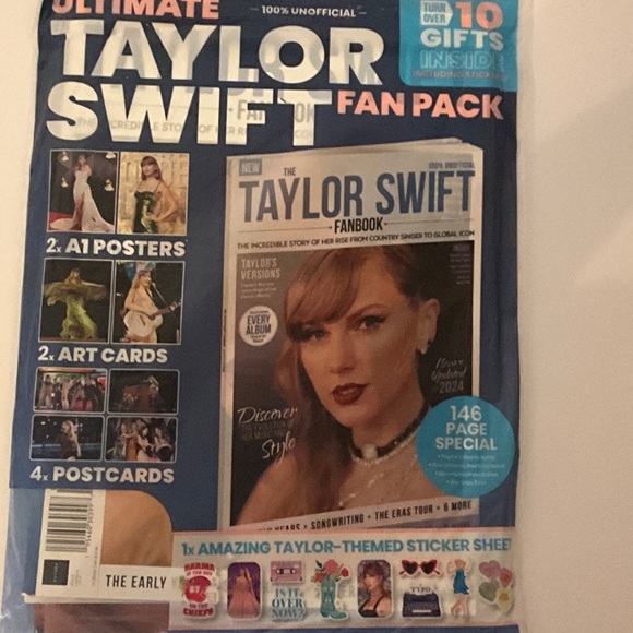 Taylor Swift Fan Pack with Blue and White Highlights - Picture 1 of 1